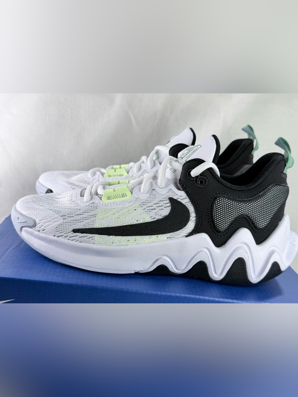Nike Giannis Immortality Kids White, Black & Neon Green Accent Sneakers size 5.5